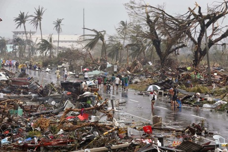 10.Cảnh tan hoang ở Philíppin sau siêu bão haiyan