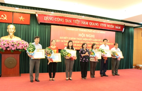 21.11.2016 Lan ảnh Mua và đọc báo Đảng