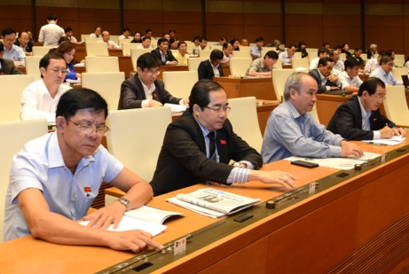 6.4.2016 Lan Các đại biểu QH biểu quyết thông qua dự án Luật Báo chí sửa đổi.