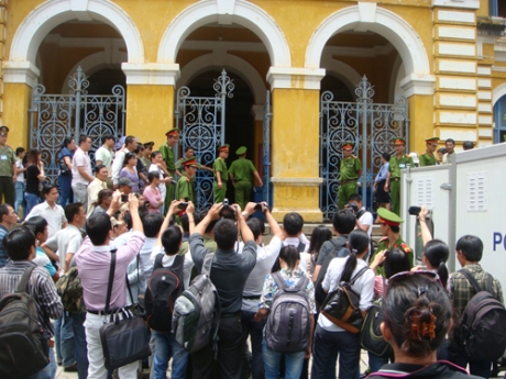 Bao chi va Toa an