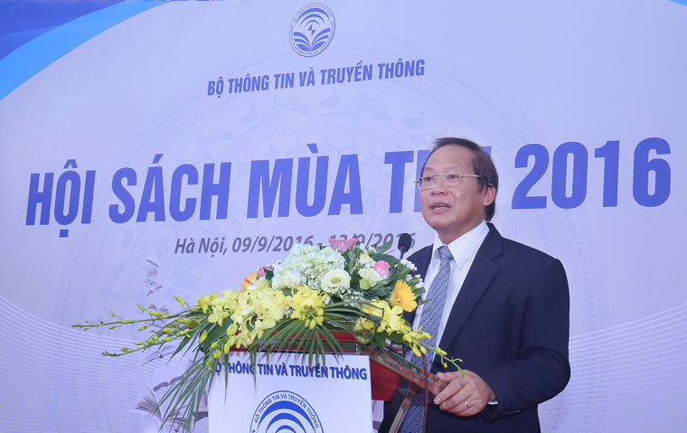 Bo truong Truong Minh Tuan tai Hoi sach mua thu