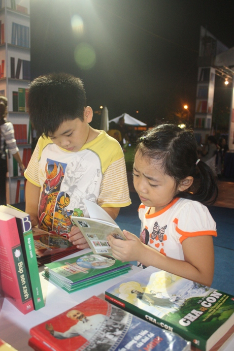 Cung xem sach tai khong gian chuyen de Chu tich Ho Chi Minh voi Thu do Ha Noi