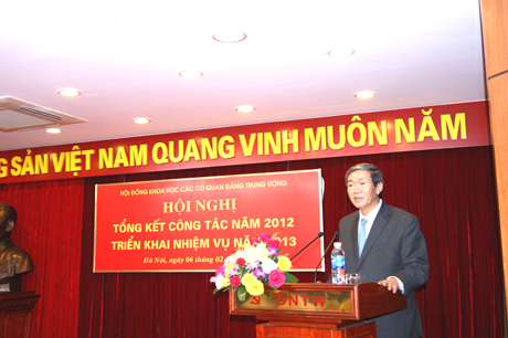 Dong chi Dinh The Huynh