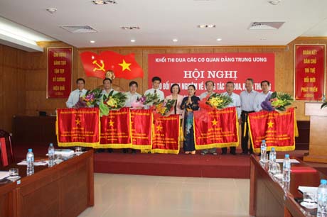 Hoi nghi trao doi kinh nghiem