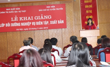 Khai giang lop BDNVXB 009