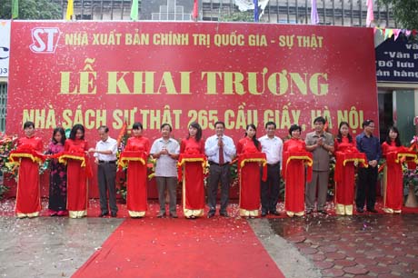 Khai truong 1