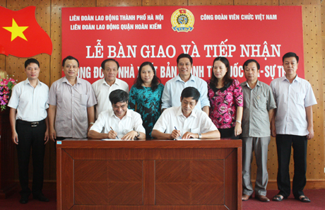 Le ban giao va tiep nhan