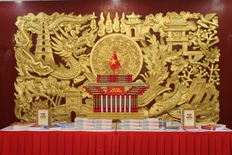 hoi dong ly luan 24105
