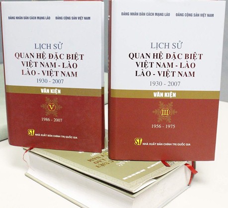 lich su quan he viet lao 12017