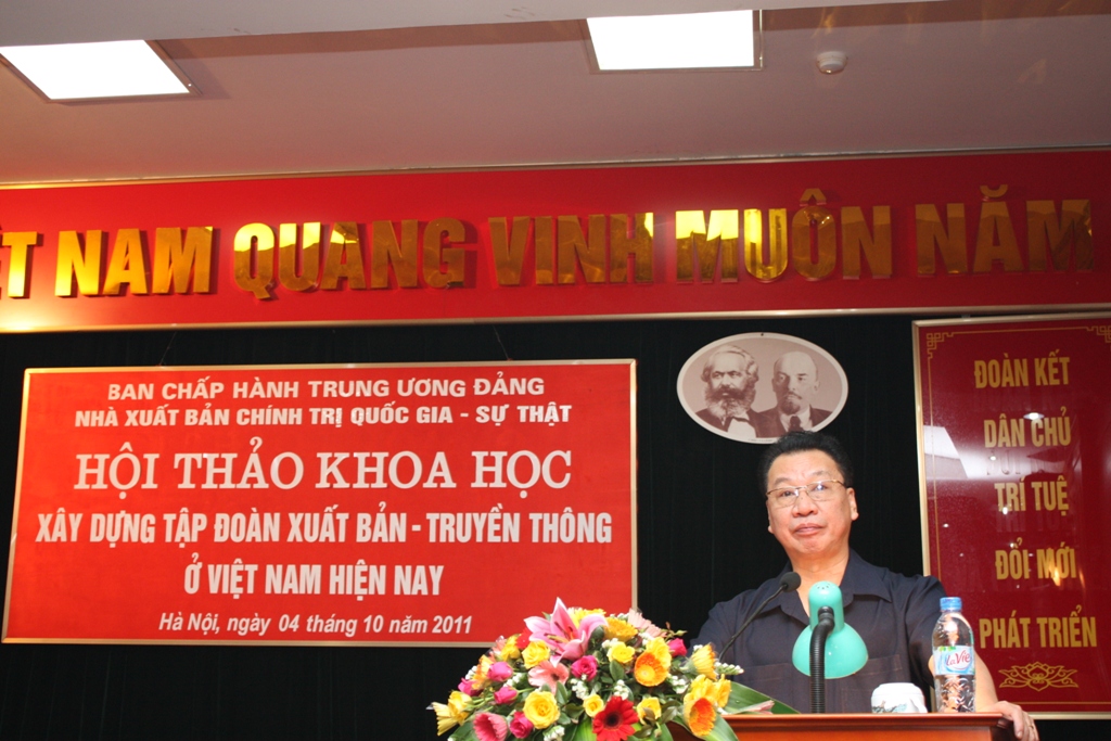 GSTS._Phung_Huu_Phu_phat_bieu_tai_Hoi_thao